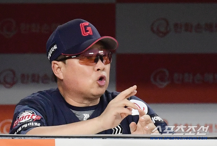 On the first day of the check swing challenge, how does Lotte see it? The reason why director Kim Tae-hyung laughed. 