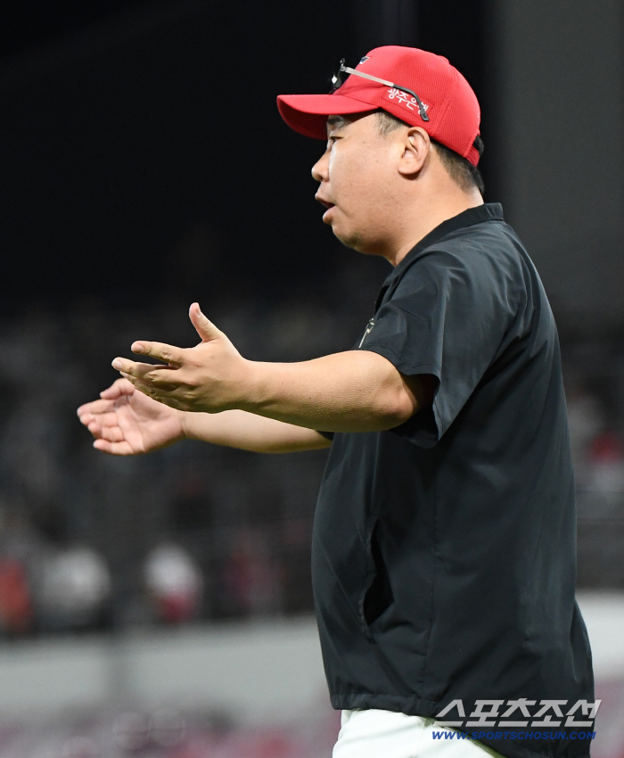 On the first day of the check swing challenge, how does Lotte see it? The reason why director Kim Tae-hyung laughed. 