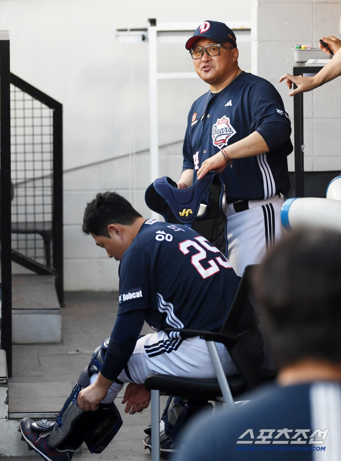  Coach Cho In-sung takes care of Yang Eui-ji