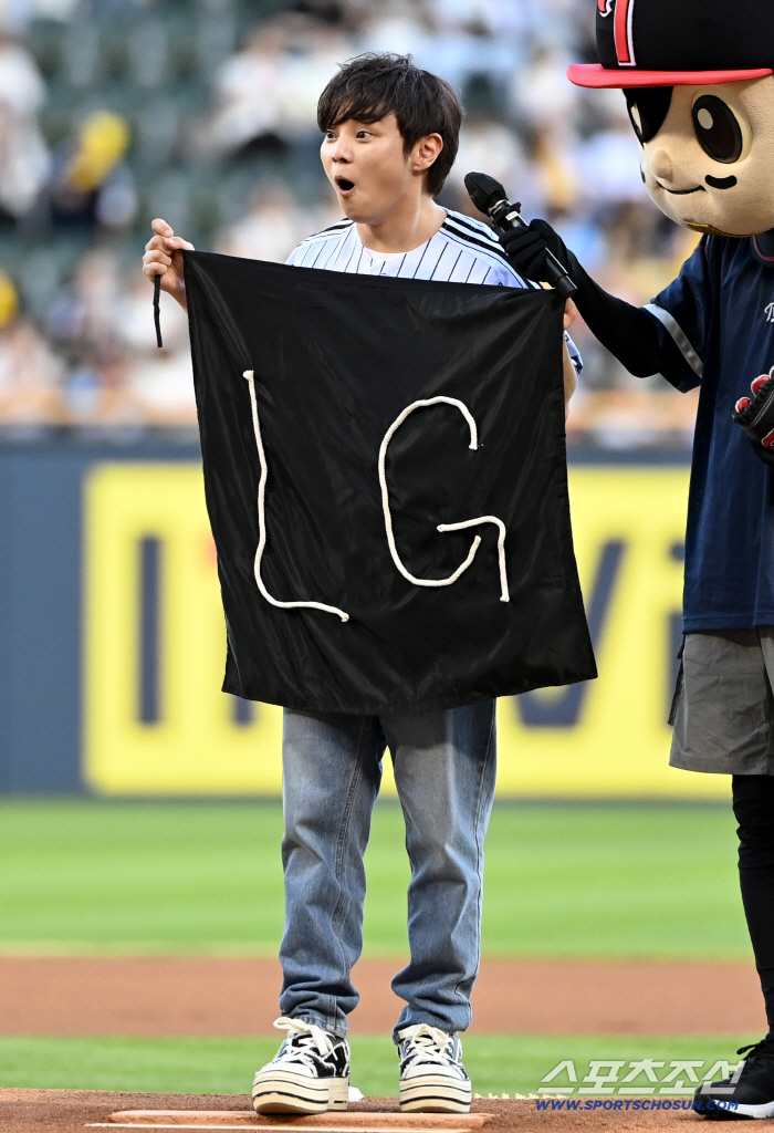  Magician Choi Hyun-woo's surprise magic show before the first pitch