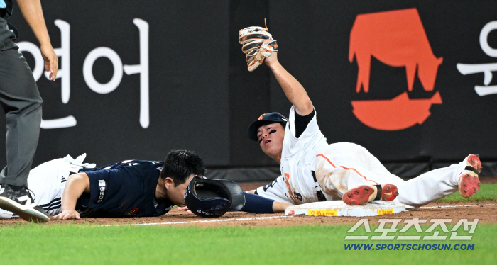  Noh Si-hwan tagging Yang Eui-ji