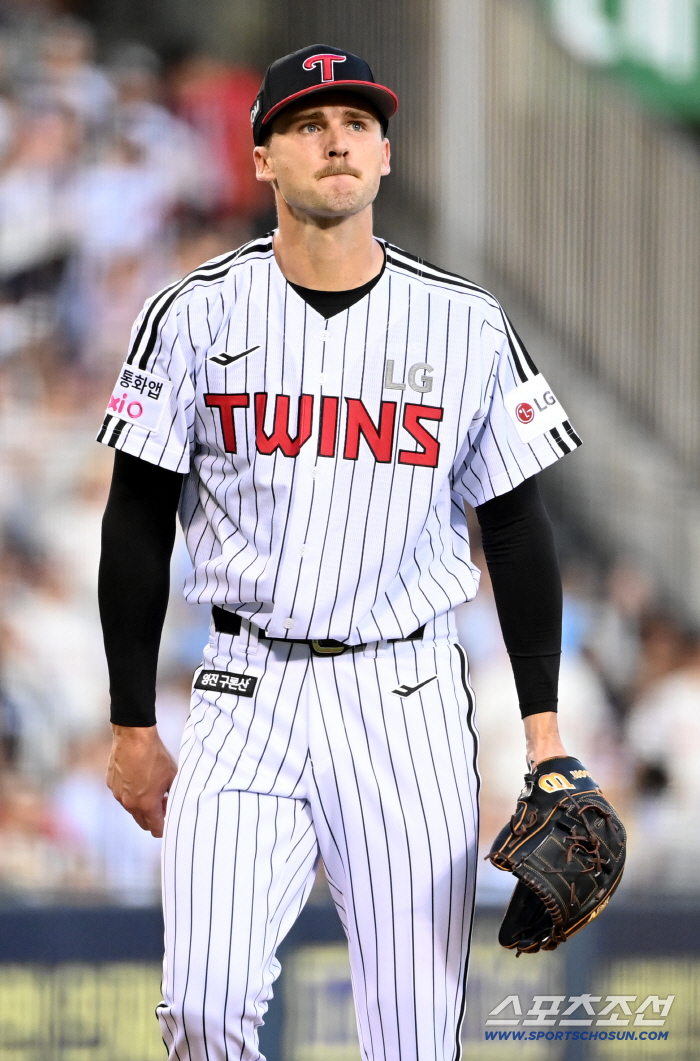  Tolhurst clears himself with two outs and bases loaded