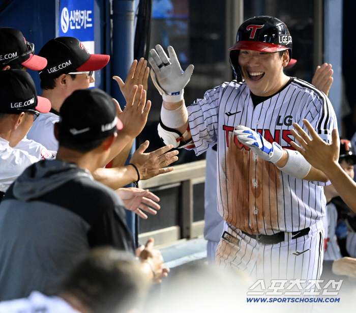  Two-run shot Kim Hyun-soo and Yeom Kyung-yeop also smiled
