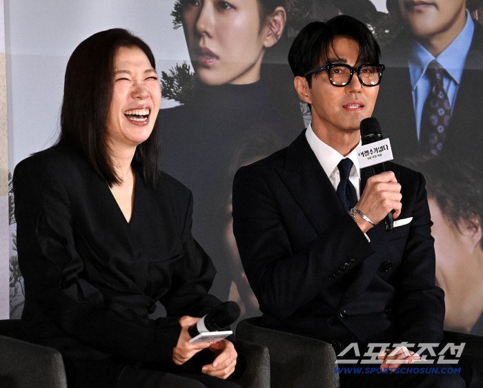  Yeom Hye-ran smiles at Cha Seung-won's greeting