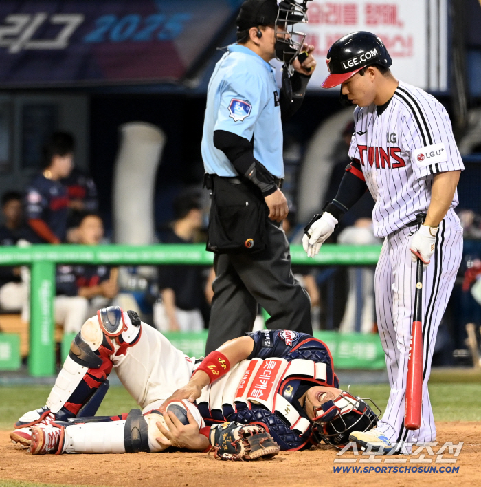  Yoo Kang-nam hit by Moon Sung-joo, it really hurts!
