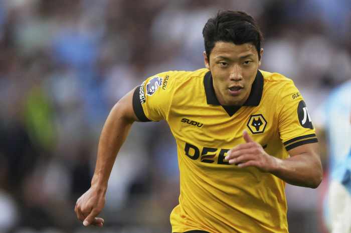Son Heung-min's butterfly effect SON→LAFC, Eze→ Tottenham, HWANG→ Palace? Media Palace Considering Leasing Hwang Hee-chan as Eze Replacement