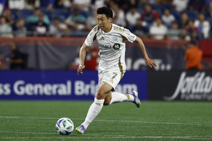 Son Heung-min's butterfly effect SON→LAFC, Eze→ Tottenham, HWANG→ Palace? Media Palace Considering Leasing Hwang Hee-chan as Eze Replacement