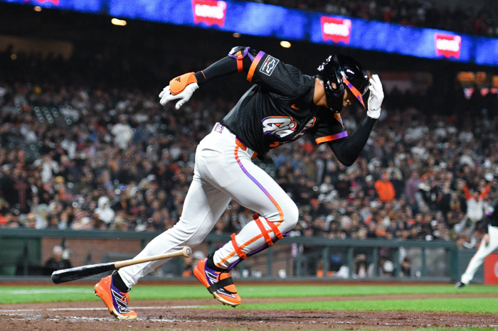 What's wrong with 76 consecutive home runs? Lee Jung-hoo's reversal double  triple  3rd place overall in 38 NL 1st place