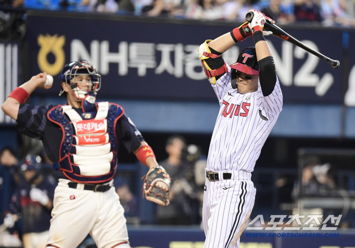 53 come-from-behind wins, LG 70 wins, first come first served. He has a 77.1% chance of winning the regular league. Lotte has lost 10 consecutive games for the first time in 22 years since 2003 
