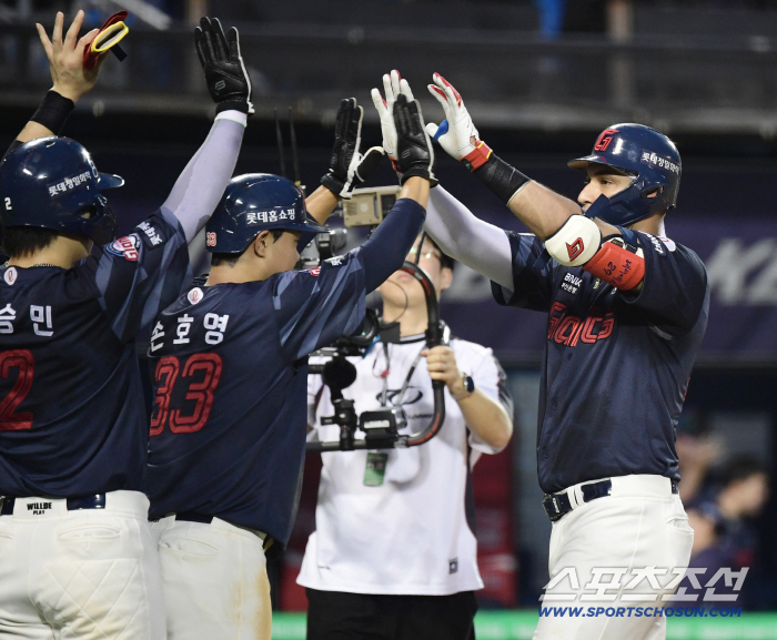 53 come-from-behind wins, LG 70 wins, first come first served. He has a 77.1% chance of winning the regular league. Lotte has lost 10 consecutive games for the first time in 22 years since 2003 