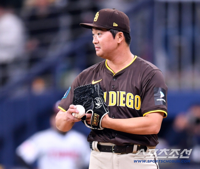 Also, a forgotten pitcher challenging ML, Ko Woo-seok, who took an injury break, was hit with a home run on the rehabilitation board of Single A 