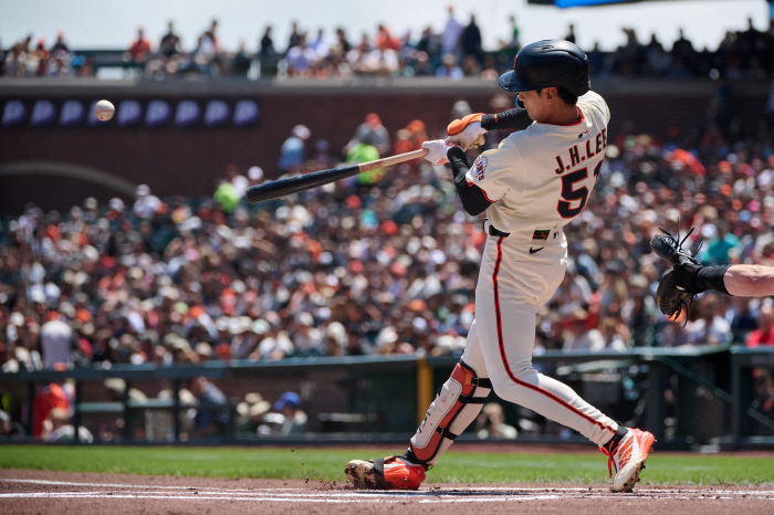  After this, it finally exploded! In 97 days, the season's 7th shot, Bang, and Woo Jung-wol's solo shot against SD