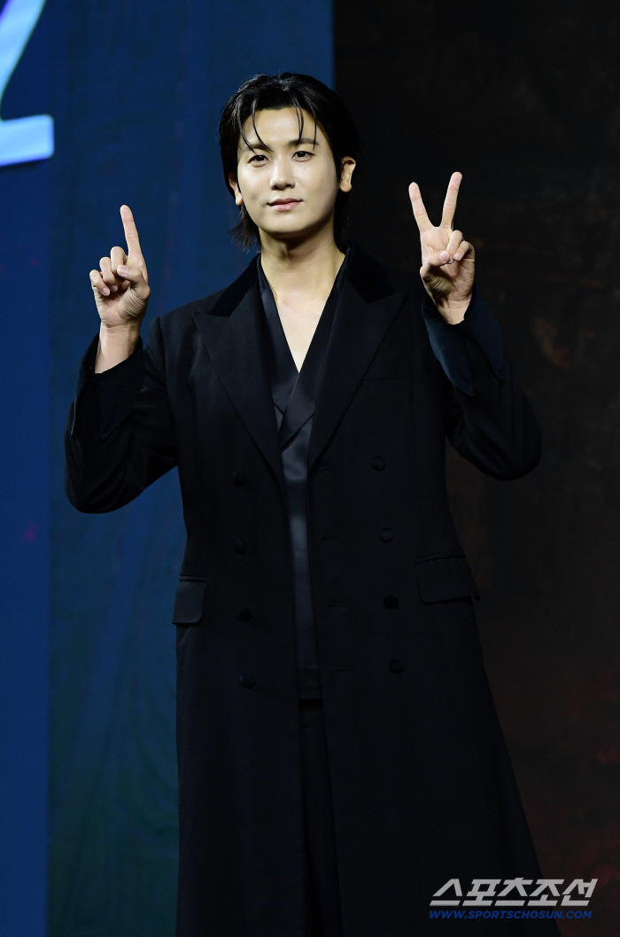 The drama was fresh and interesting, based on Twelve Park Hyung-sik and 12 Ji-shin
