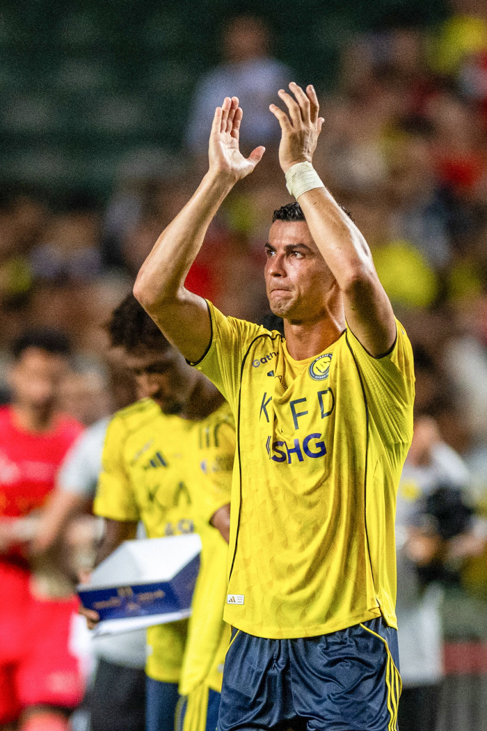 I guess Ronaldo doesn't like it. He didn't show in Hong Kong. Historically, Saudi Arabia's first trophy?→Hold the RT Hard and go to the semifinals