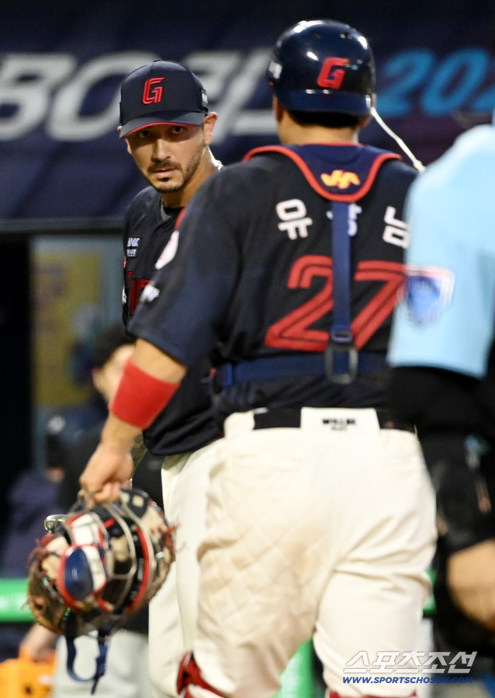 'I threw away my 10-win pitcher and brought him here, but he's got a good reputation for losing two games in a row.' You have to shut it down. I think it's going to be like this a bone-chilling joke