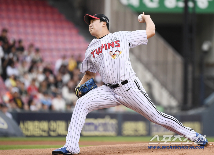 It's a perfect day to win 10 games. 2 wins against Lotte, ERA 0.47 tries to win 10 games. But Moon Sung-joo disappeared. Chun Sung-ho's start in right field
