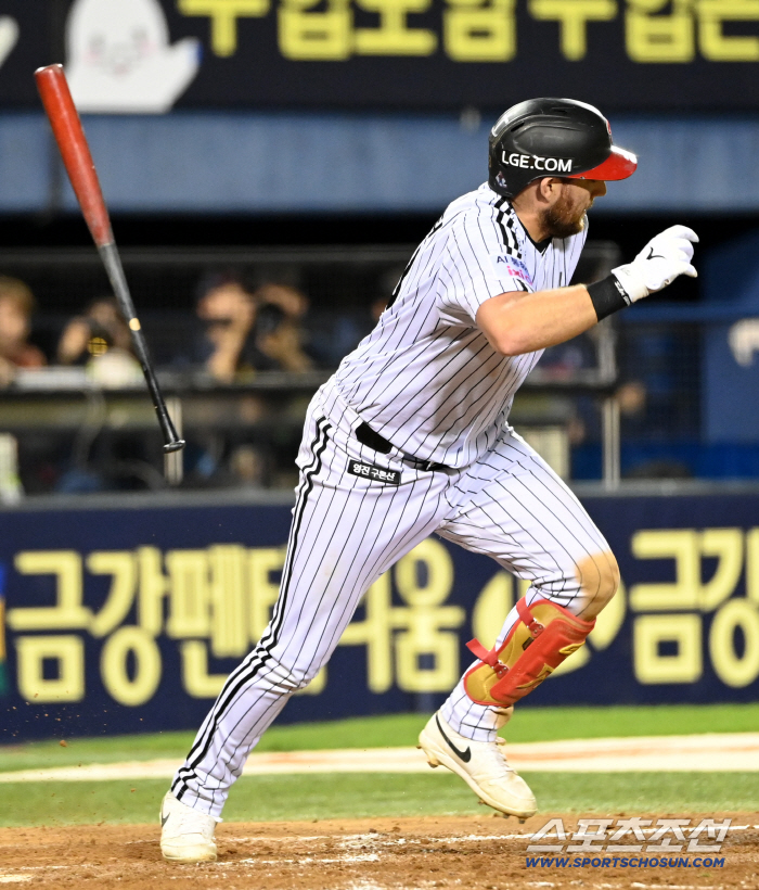 It's a perfect day to win 10 games. 2 wins against Lotte, ERA 0.47 tries to win 10 games. But Moon Sung-joo disappeared. Chun Sung-ho's start in right field