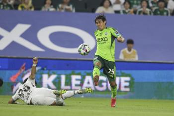  Jeonbuk, which changed 7 out of 11, almost broke the unbeaten record, drew 1-1 with Gangwon in the first round of the Korea Cup semifinals