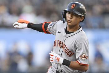 Lee Jung-hoo, a reporter in charge of center field, was inexplicably revealed → He suddenly did a good job, so he closed his mouth