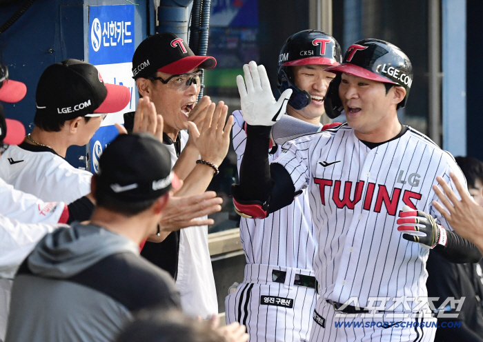 LG overturned 8.5G cars in a month → 1st place in 3G cars. In addition, he won the game with baseball to protect the team with 70 wins in reverse and a first-come-first-served raspy victory 