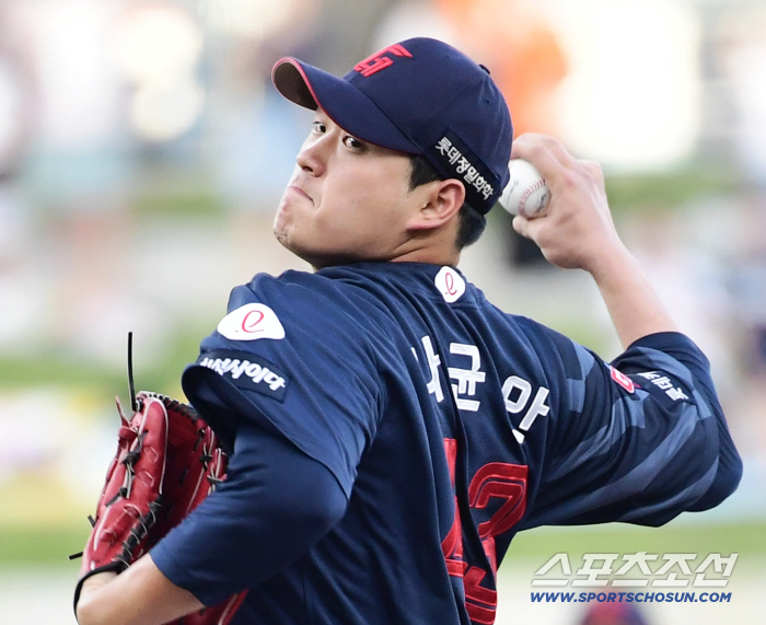 Lotte, Yoon Dong-hee and Hong Min-ki, who are on the verge of losing 10 consecutive games, and Na Seung-yeop and Choi Jun-yong call-up. The lineup to destroy Son Joo-young is