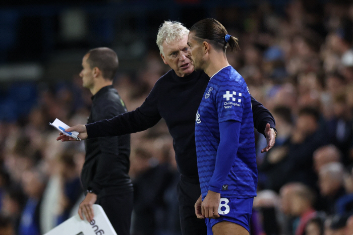 Making the most of his magic EPL's first £100 million, even claiming to save...Guardiola's loss → Everton debut full of disappointment