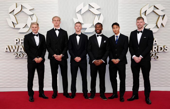 Paik's Era Has Opened. Baek Seung-ho Climbing the Red Carpet in Suit, Korea's First League One Team of the Year
