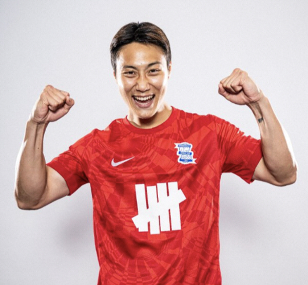 Paik's Era Has Opened. Baek Seung-ho Climbing the Red Carpet in Suit, Korea's First League One Team of the Year
