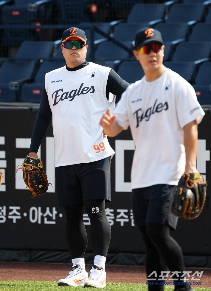  Behind Ryu Hyun-jin's first base