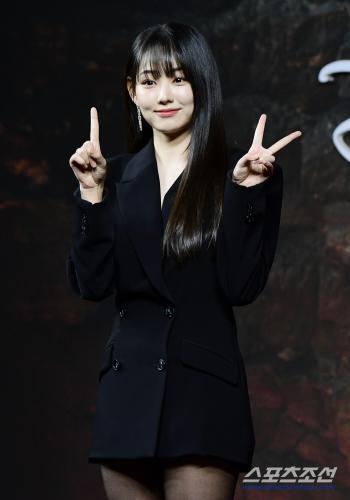  Kang Mina, say hello to the stage with confident eyes