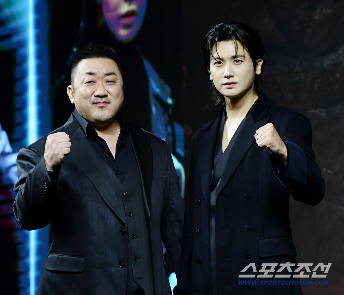  Ma Dong-seok Park Hyung-sik's face is an unknown force of evil