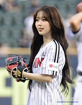  NMix Haewon Shyukwon Baseball Stadium Outing