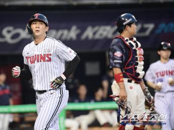  Oh Ji-hwan's first solo home run to take the lead in the second inning