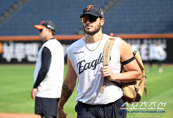  Ponce is ready to take the mound