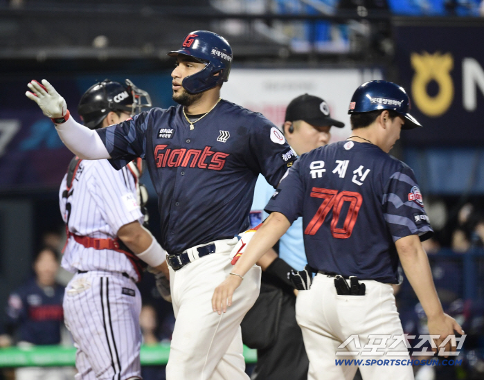  Reyes finally made a come-from-behind three-run home run