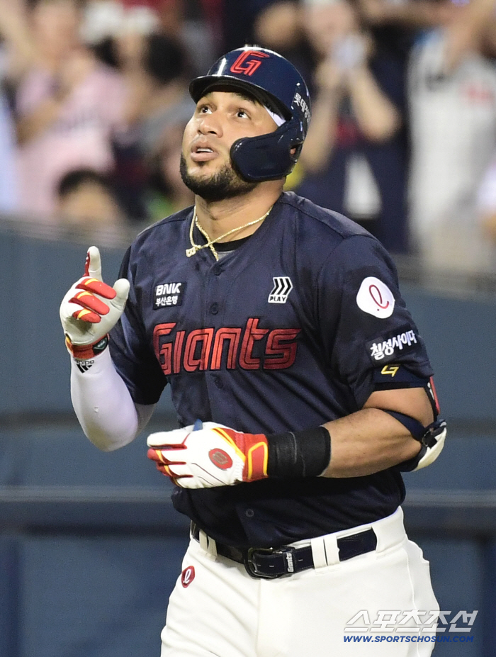  Reyes finally made a come-from-behind three-run home run