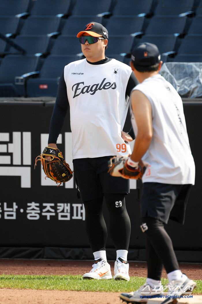  Ryu Hyunjin is in a good mood