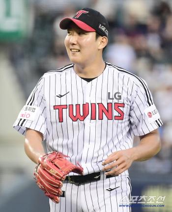  With Son Joo-young's smile, he escaped the crisis of losing points