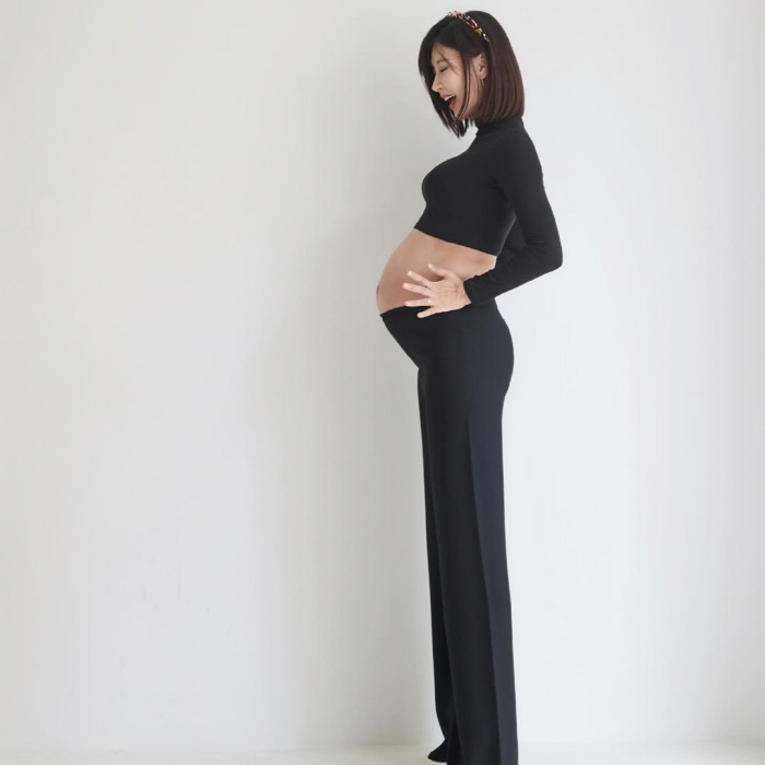 Sung Hyun-joo, after letting her first child go, hide her stomach because she's worried about getting pregnant with her second child
