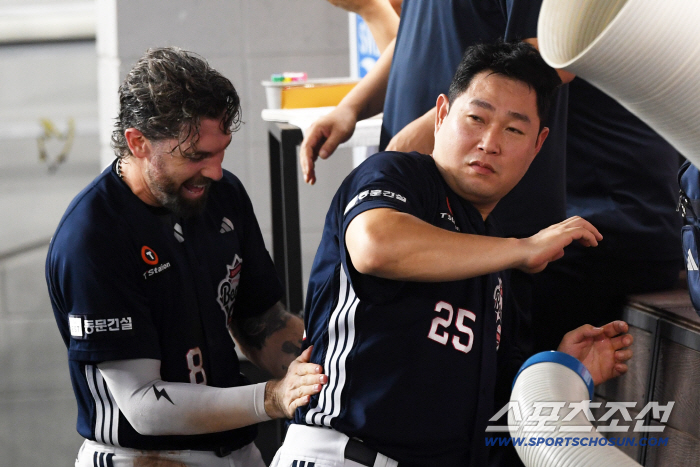 What is this?! Hanwha and Yang Eui-ji were mesmerized by their flamboyant legs → The absurd empty tag at home
