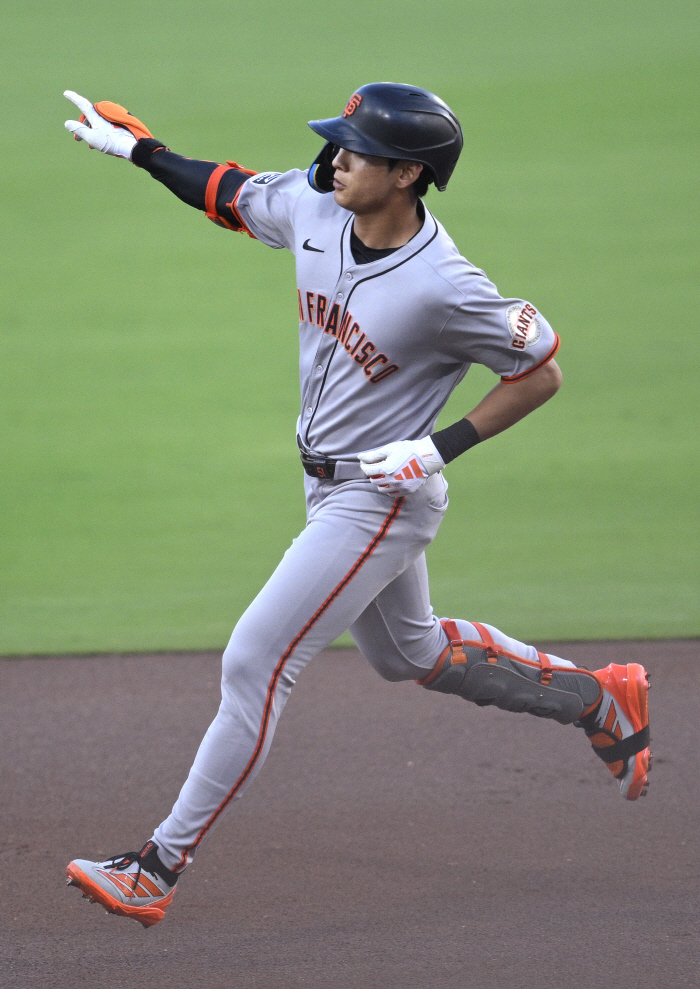 Yes! This is how Lee Jung-hoo, who is properly awakened, hit a home run in 97 days and an additional double. It's been a while since we've had a ransom, but the team lost