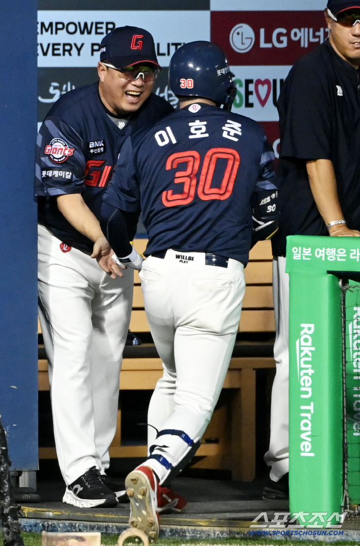 A 20-year-old shortstop awakened after falling into a lucky hole? I can't believe it's my first home run since my debut in Jamsil…I drew a 125m large arch. 