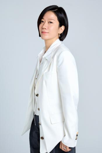 Actor Jeon Hye-jin makes her first theatrical comeback in 10 years with Rios, a one-man play for the first time in Korea
