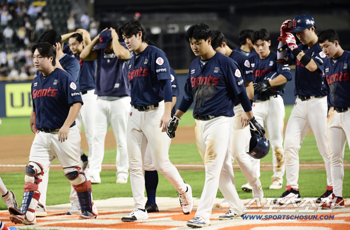 The broadcast screen was also like a swing, but KBO's reading was North Wing. For the first time, the end of the strikeout game was changed to a full count game. However, Lotte failed to prevent its 10th consecutive loss