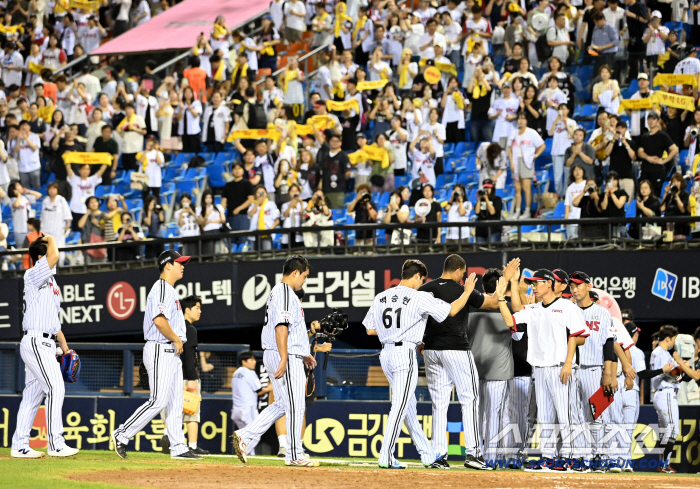 Good. That's it. When the amount of salt is good, take it out and nurture it. For the second consecutive day of the rookie of the 157-kilometer fastball promotion to the must-win group, the hold 
