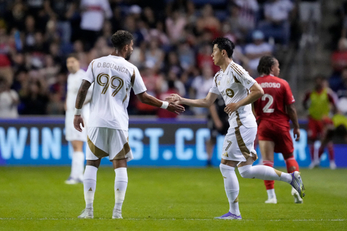 Heungmin, I trust you LA FC's ace teammate challenging the best of all time...It's not even a job for EPL 7070 SON