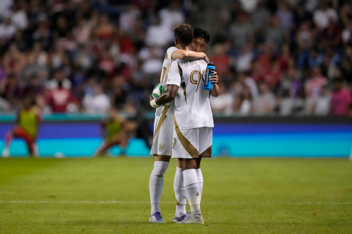 Heungmin, I trust you LA FC's ace teammate challenging the best of all time...It's not even a job for EPL 7070 SON