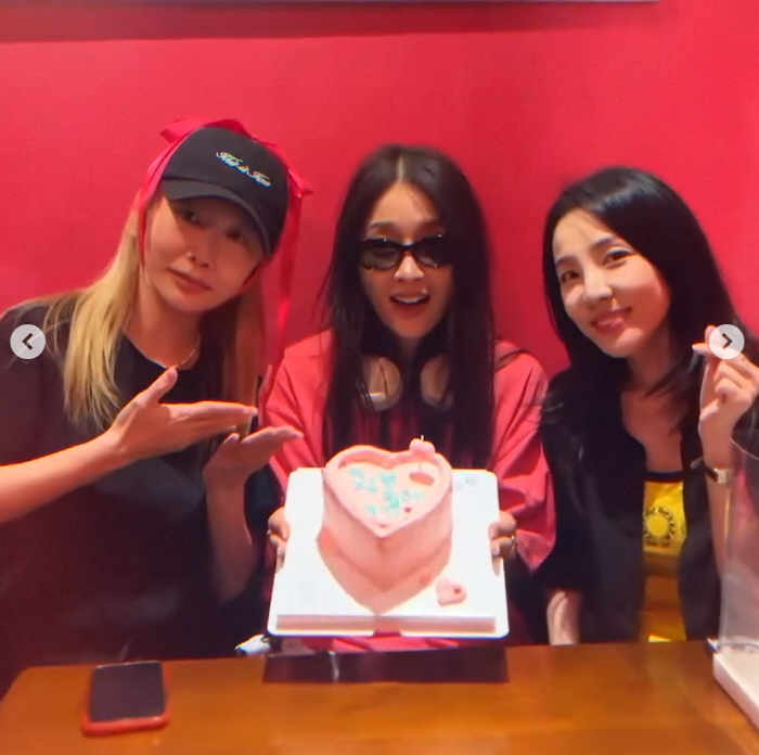 It's been 8 months since Lee Heechul left..Best friend Hwangbo → Sandara Park gathered. 'I'm sure Tori was with you