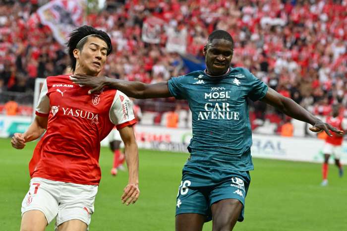 Japanese MF Surprise Transfer Club Records Smashed! Besiktas Offers 24.4 Billion...11 goals, 2 assists, and the core 2nd-division relegation team should be abandoned