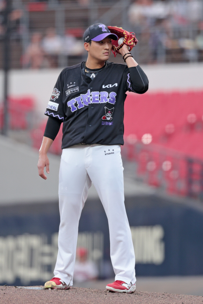 KIA Kim Do-hyun, who knelt down to Mercedes' dignity, was shocked by the 10-run disaster at the end of the 9th inning to finish the game at the beginning of the ninth inning 